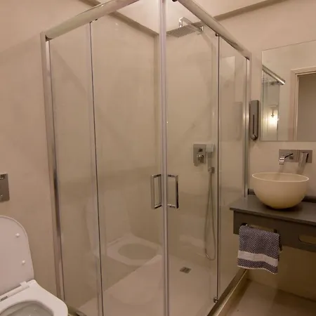 V Boutique ליקסורי